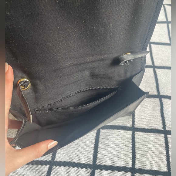 Black and Red Leather Purse - Picture 2 of 3